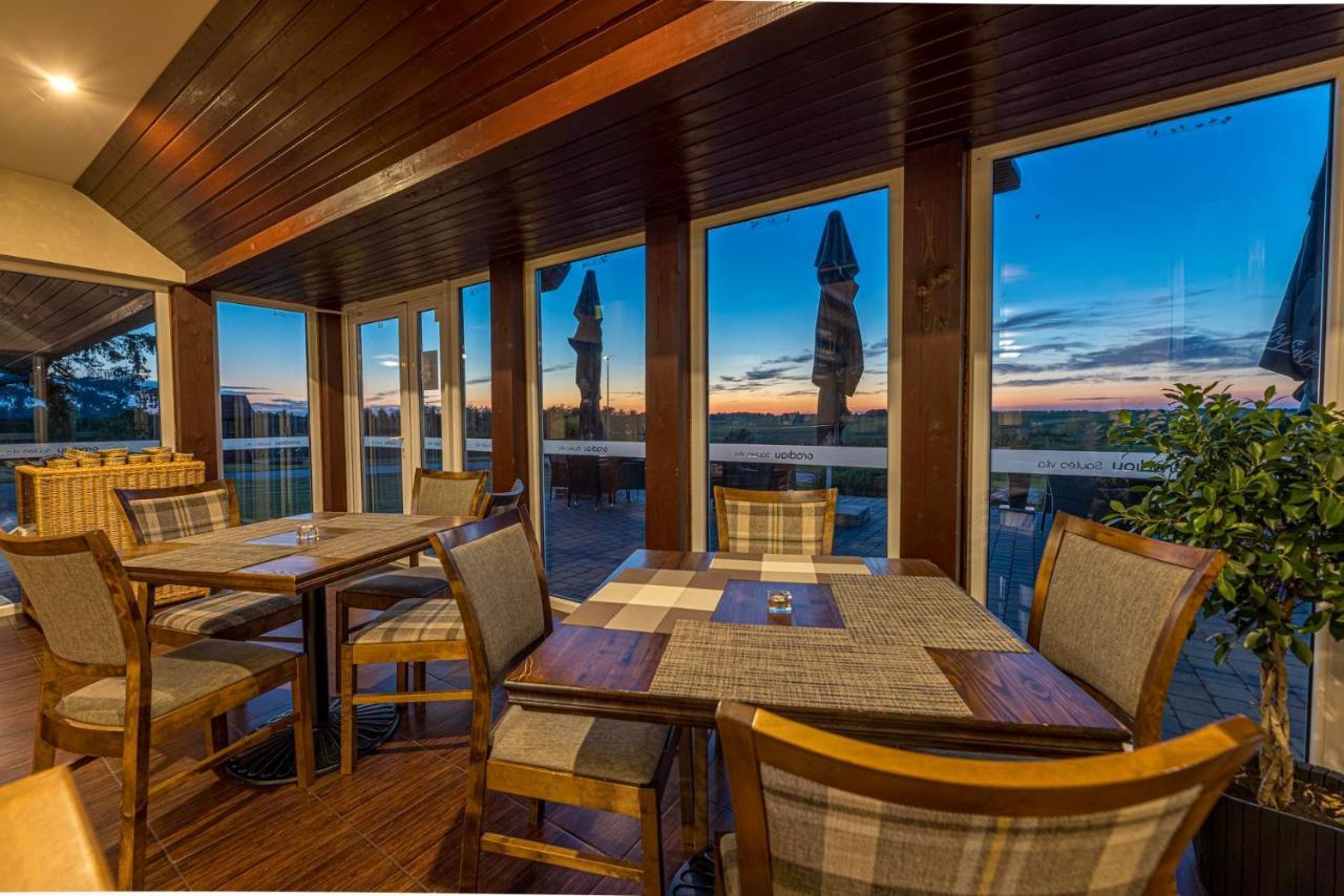Hotel Gradiali Anykščiai Exteriér fotografie